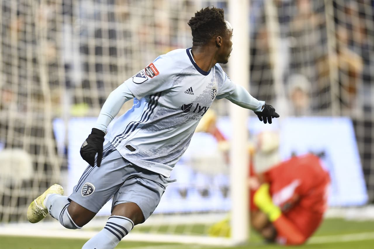 Pero bisauguineano Fernandes no estaba dispuesto a rendirse. A los 29 minutos, tras un rechace de Marcelo Barovero, el africano tomó el rebote y lo convirtió en el 2-1 en favor del Sporting KC.