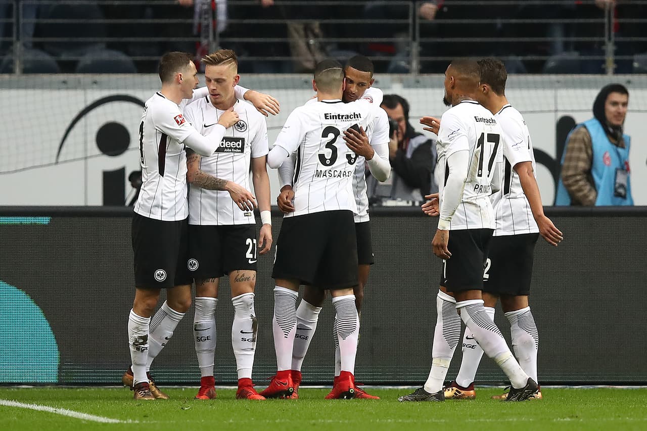 La tranquilidad del gol le permitía a los locales manejar el partido más a su gusto y abriría las exigencias para la defensa rival.