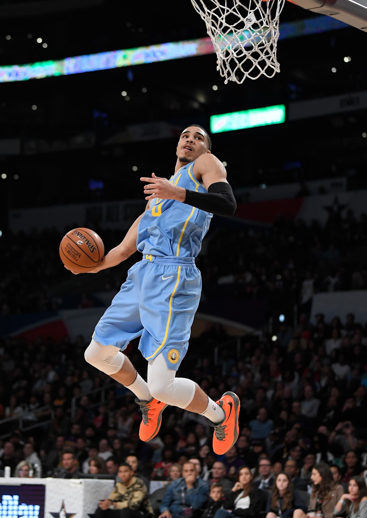 La exhibición anual de los mejores novatos de la NBA y jugadores que están en su segundo año volvió a servir de apertura para las festividades del Juego de Estrellas, que se desarrollan en Los Ángeles por sexta ocasión, un récord.