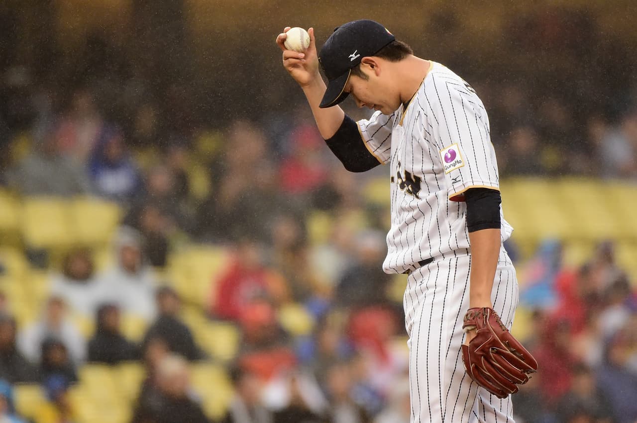 Por Japón, Tomoyuki Sugano fue el pitcher abridor. Lanzó 6 entradas con una carrera sucia, 3 hits, 1 bb y 6 ponches.