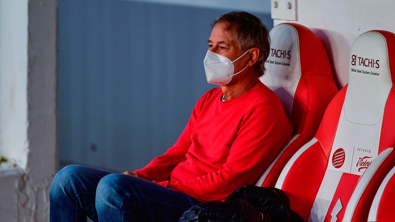 Ariel Holan defiende a los futbolistas porque "no son máquinas"