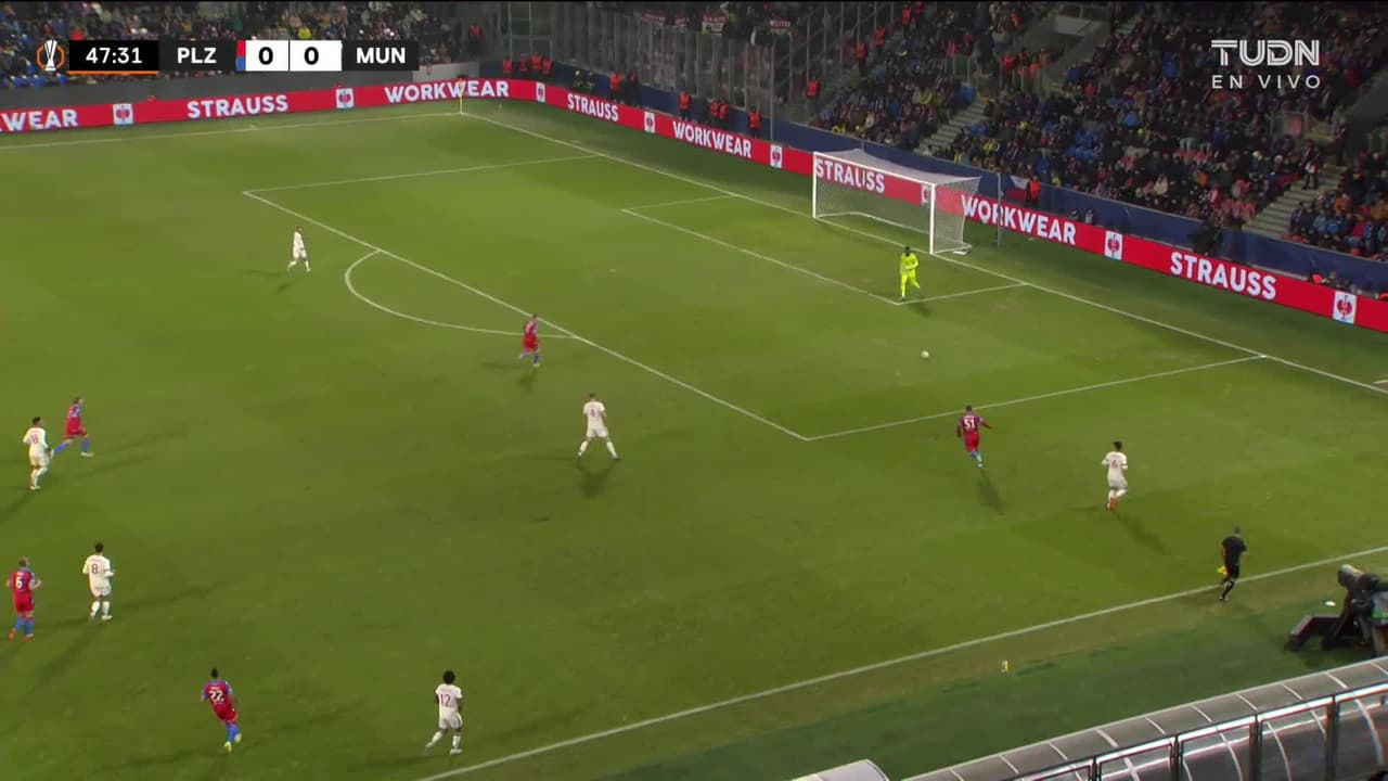 ¡GOL!  anota para Viktoria Plzen. Matej Vydra