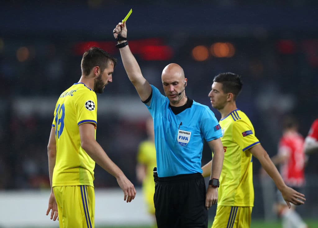 Producto de la frustración, a los 47 minutos el defensa serbio del BAT, Nemanja Milunovic, recibió cartón preventivo por una dura entrada.