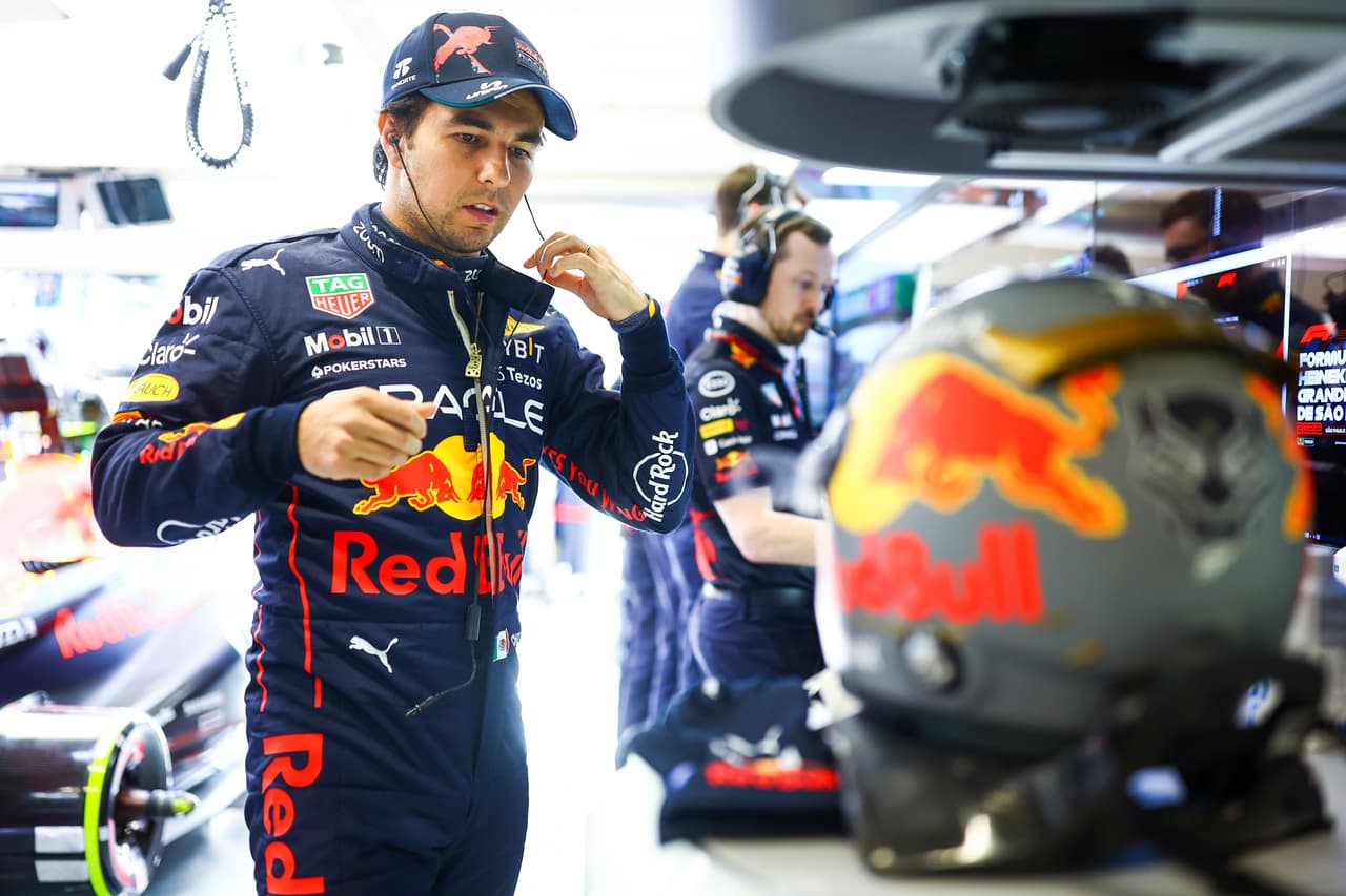 'Checo' Pérez desestima incidente con su equipo y va por todo en Brasil