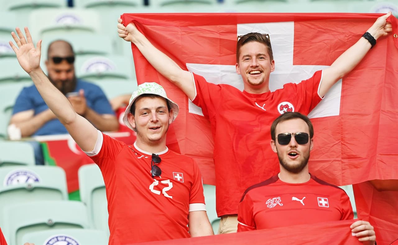 Suiza golea a Turquía 3-2 y, con este resultado, es tercero en el Grupo A en la Euro 2020. Con doblete de Xherdan Shaquiri y gol de Haris Seferovic, los suizos consiguen la victoria y esperan combinaciones para su clasificación a la siguiente ronda.
