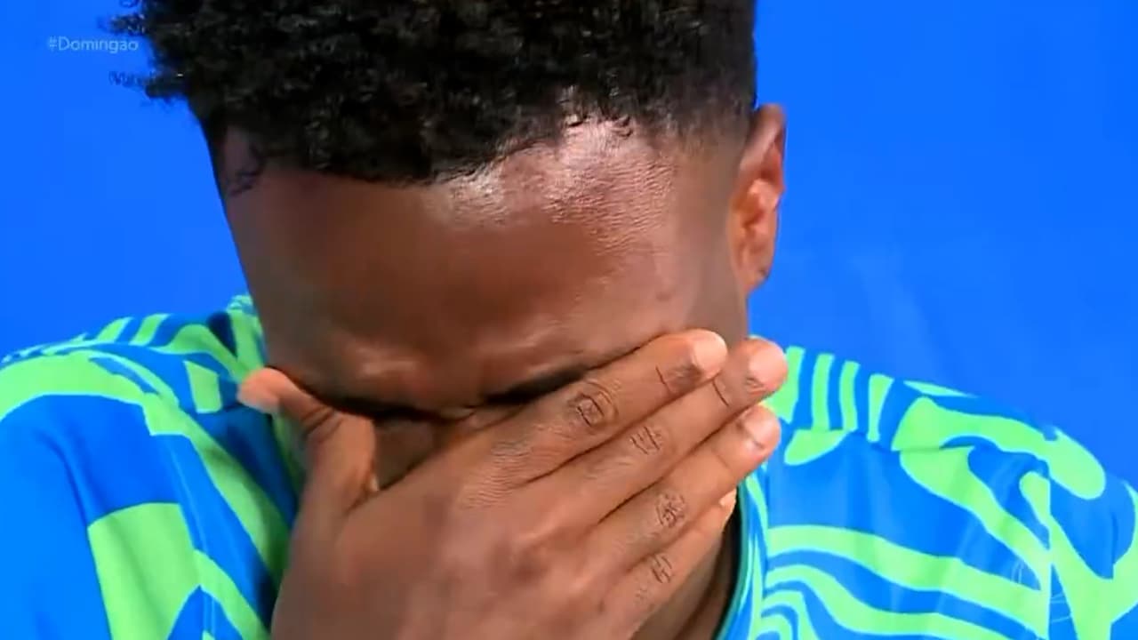 Vinícius Jr se emociona hasta las lágrimas tras recibir mensaje de su abuela desde Brasil