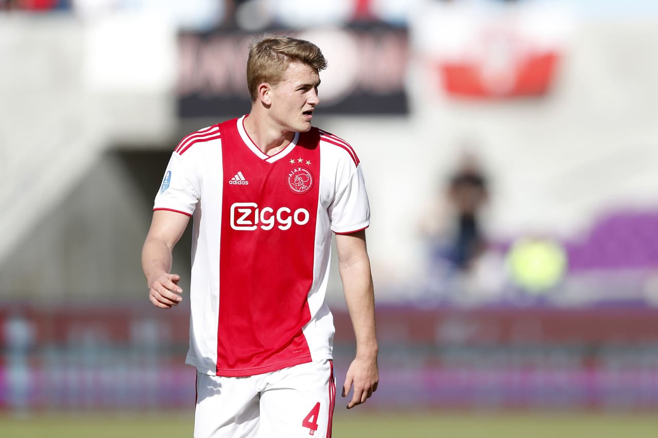 Así mismo, el defensor Matthijs de Ligt también se aleja de la posibilidad de jugar en el Barça y ahora parece estar camino a la Juventus o el PSG.