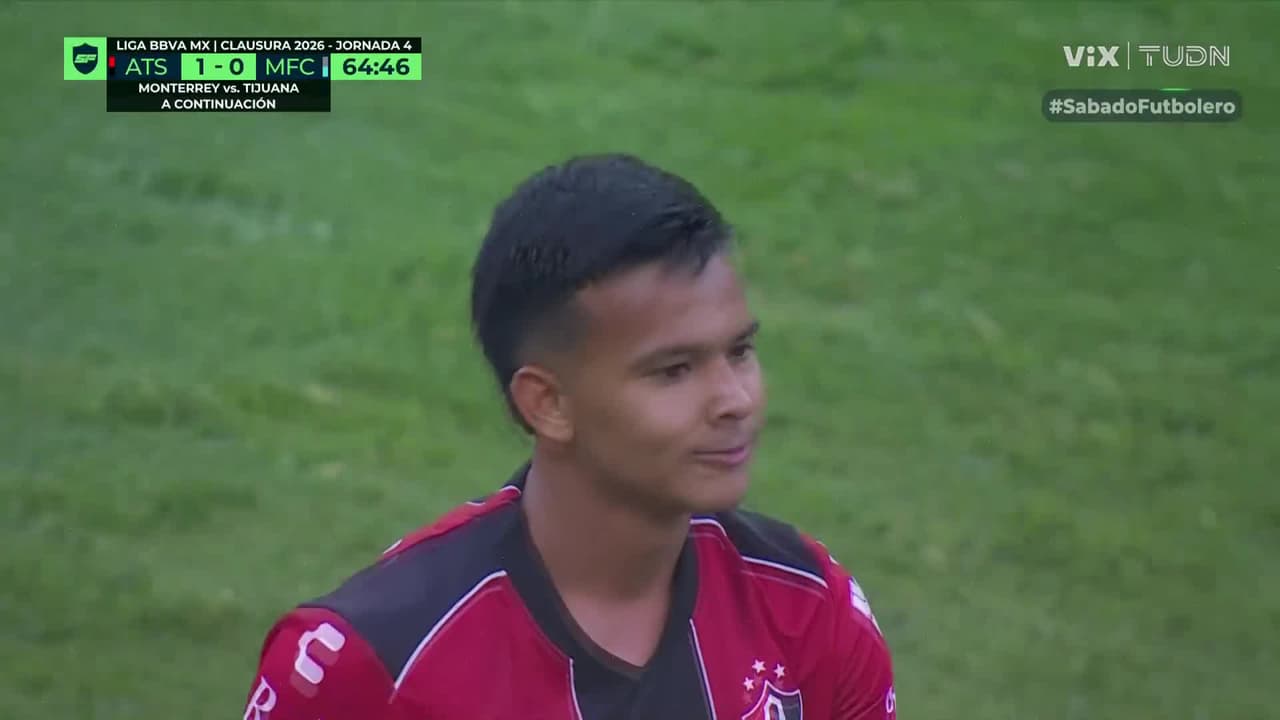 ¡El esférico no bajó! Sergio Hernández cerca un golazo para el Atlas