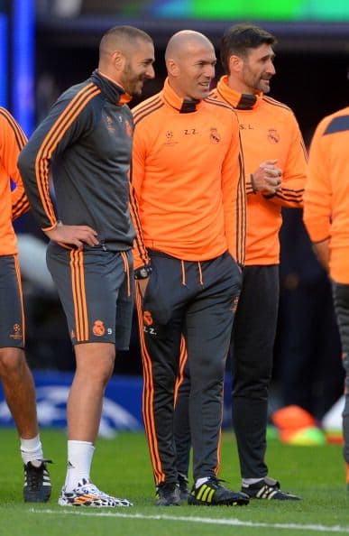 Benzema, otro que está en duda, tuvo un entrenamiento ligero.