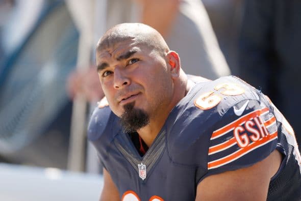 .Roberto Garza ayudó de manera potencial a que su mariscal de campo, Jay Cutler, comandara a los Osos a la victoria ante los Minnesota Vikings 21-13. La línea ofensiva no permitió ninguna captura del QB y abrió los huecos para que Chicago corriera 138 yardas. Mira sus mejores imágenes.(AP-NFL)