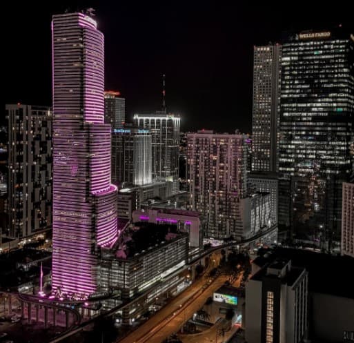 Museum of Science, University of Miami, New World Symphony, The Paramount Miami Worldcenter, Miami Tower y más edificios icónicos, se unieron para apoyar a los de David Beckham en su encuentro ante Nashville.