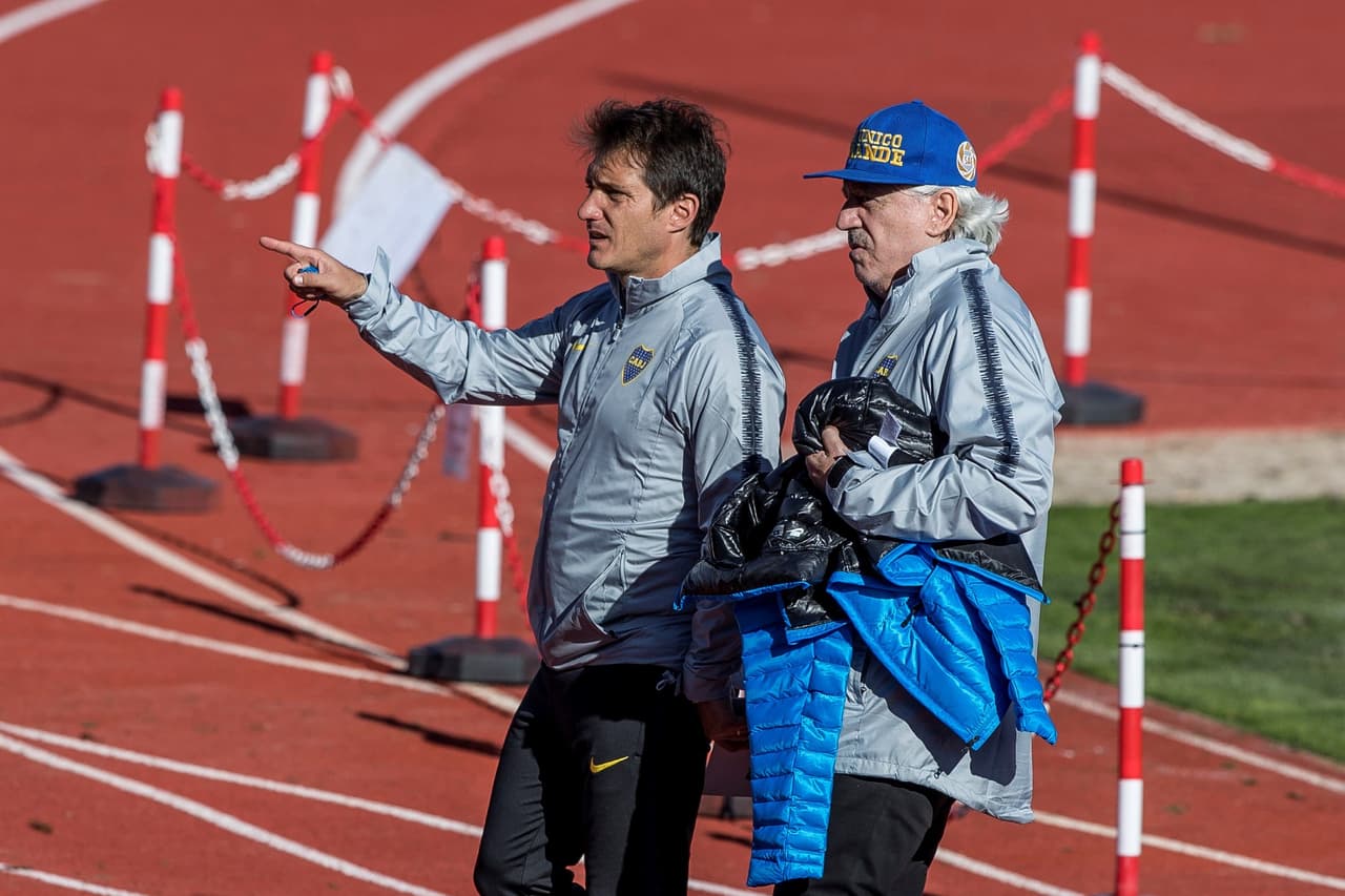 Guillermo Barros Schelotto contó con todos sus hombres en esta sesión y empezó a pulir detalles.