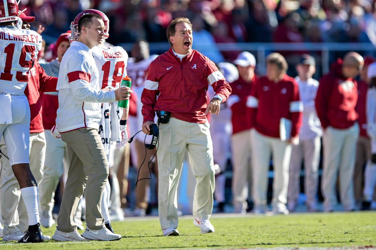 Nick Saban, coach de Alabama, da positivo a COVID-19