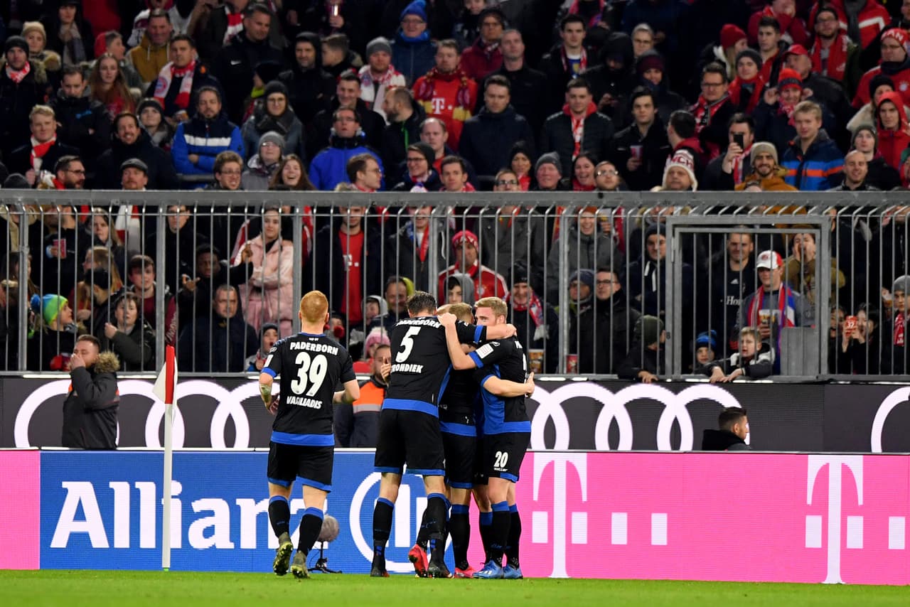 Gnabry (25’) abrió el marcador y Srbeny (44’) empató el partido. Lewandowski apareció para darle vuelta, pero Michel (75’) lo volvería a igualar. Al 88’ Lewandowski anotó el tercero que le dio la victoria a los de casa.