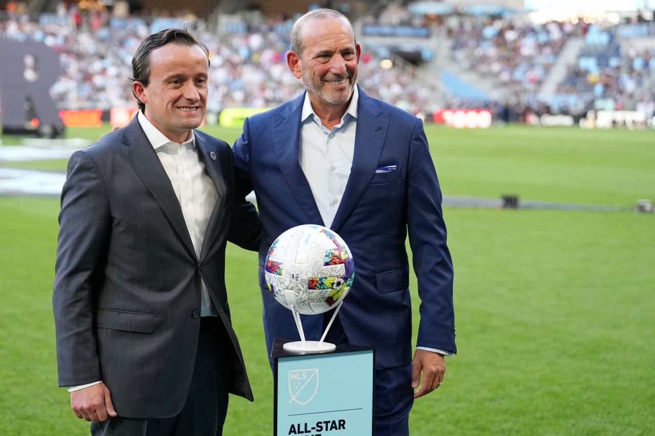 Garber compartió el momento con Mikel Arriola, presidente de la Liga MX.
<br>
