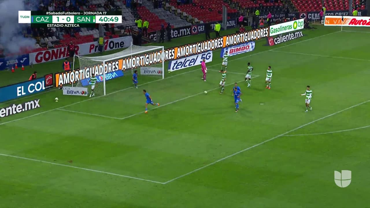 ¡GOOOL! Rodrigo Huescas anota para Cruz Azul.