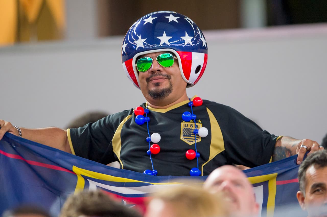 El patriotismo estadounidense se hizo presente ante la "Pura Vida" de los ticos en las tribunas del AT&T Stadium