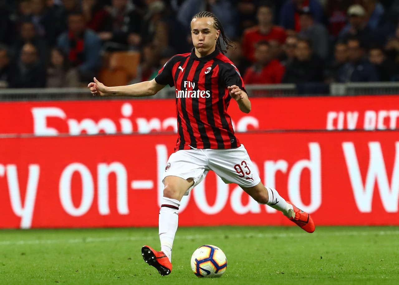 El uruguayo Diego Laxalt podría salir del Milan para dar un salto a otra liga. Se dice que el Besiktas lo buscaría después de la Copa América.