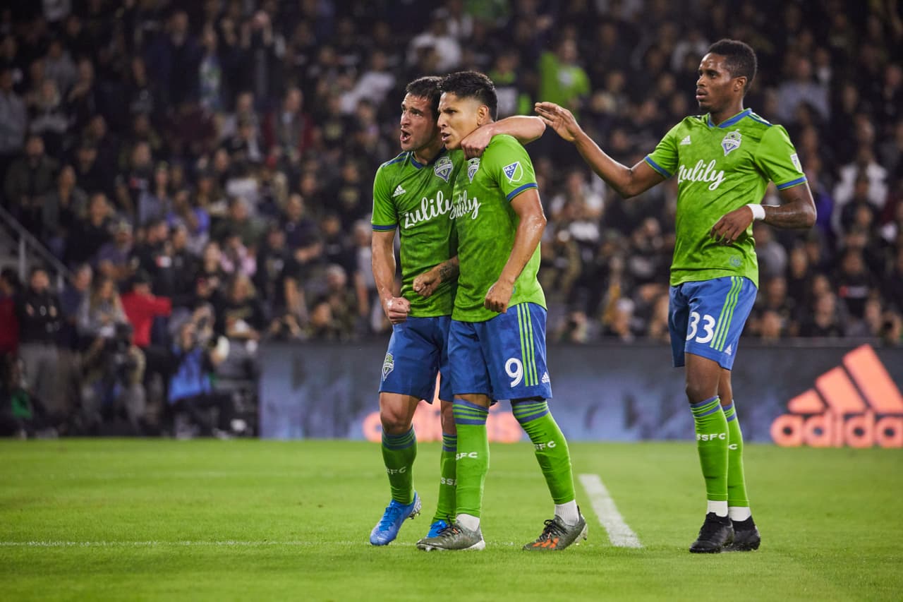 Edaurd Atuesta (17’) abrió el marcador para LAFC. Raúl Ruidíaz (22’, 64’) y Nicolás Lodeiro (26’) anotaron por los visitantes.