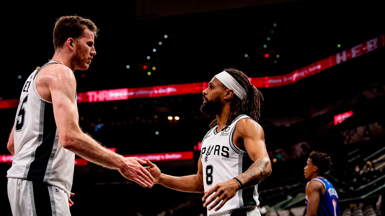 Spurs cortan racha ganadora de los Knicks