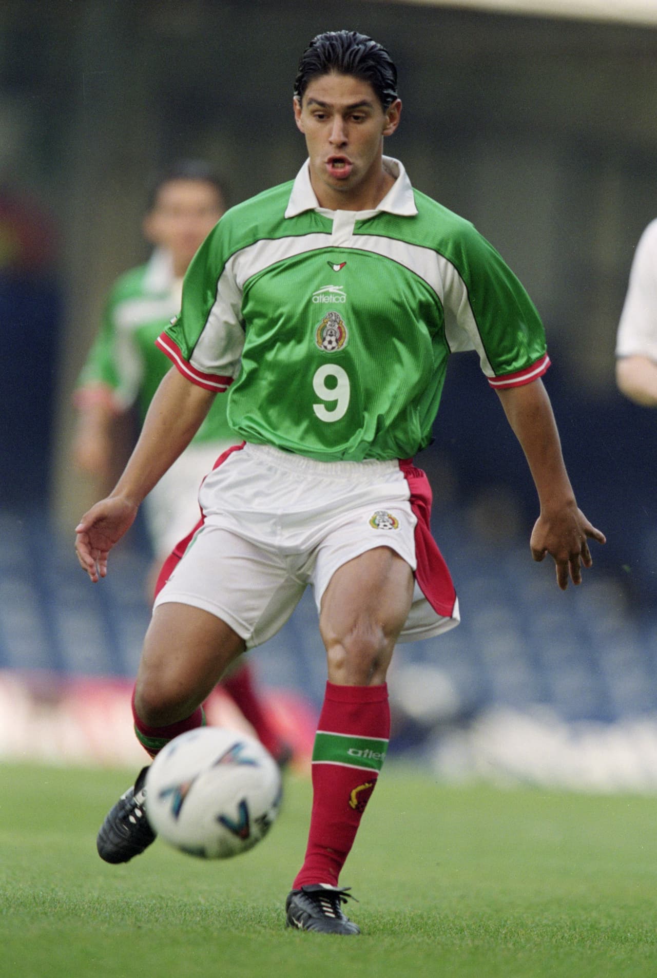Rafa Márquez es el segundo más joven. También con 17 años y 11 meses, pero 7 días mayor que Luis Pérez cuando inició su andar con la selección.