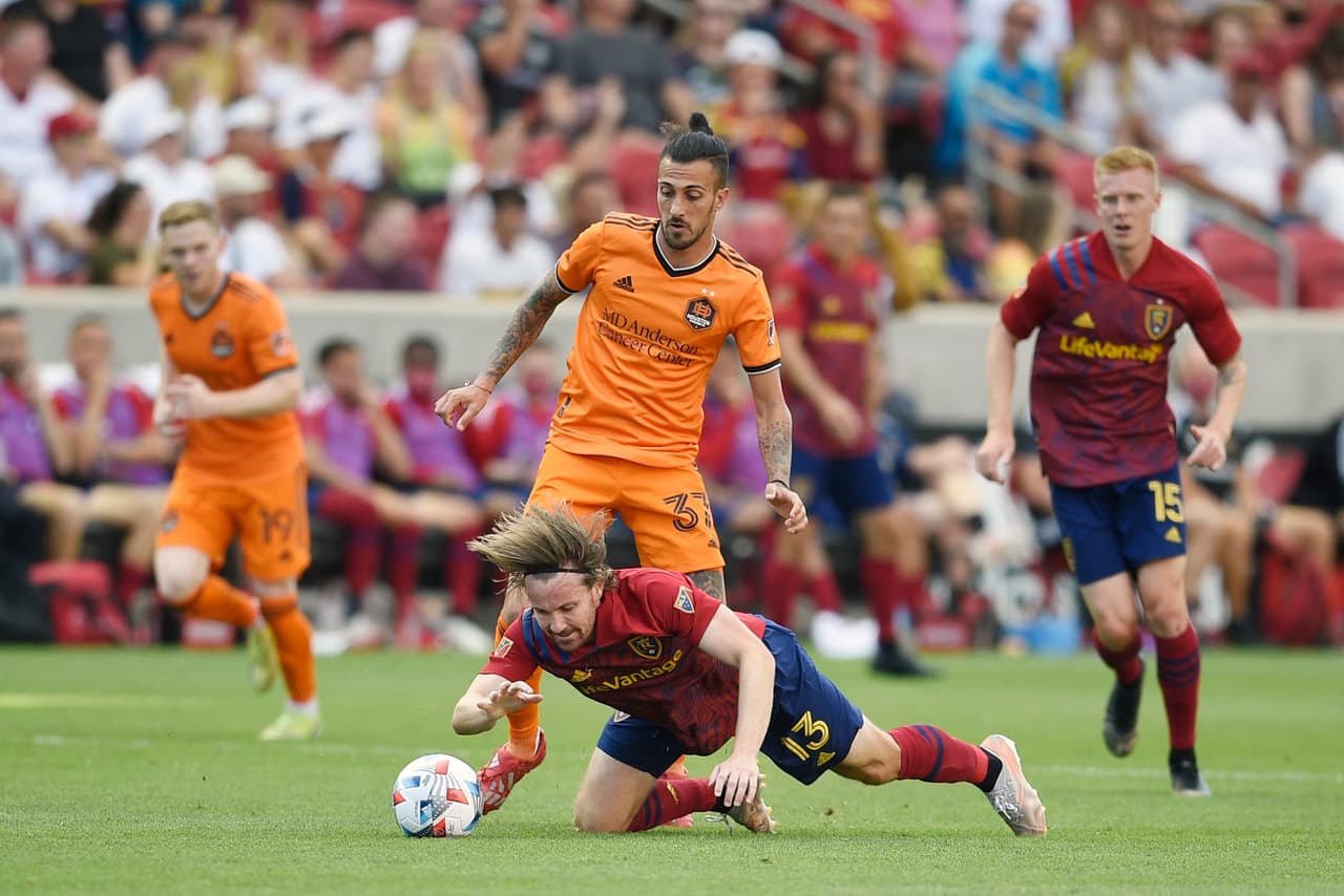 Con más ganas que fútbol de calidad, Houston Dynamo y Real Salt Lake igualaron 1-1 en el Rio Tinto Stadium.
<br>