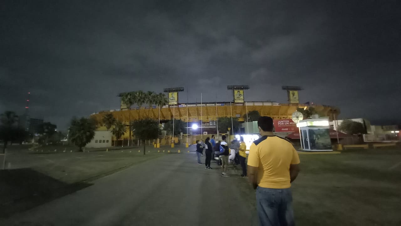 Hacen filas desde 4:30 de la mañana para ver a Tigres Femenil