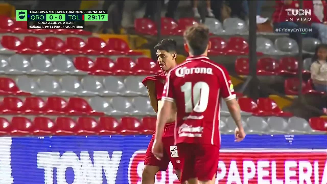Toluca se queda con 10, Barbosa se va expulsado
