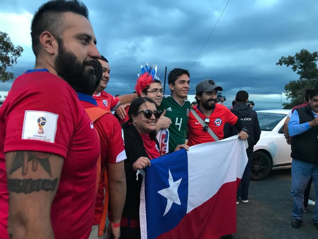 Entre recordar el 7-0 y la no ida al Mundial, mexicanos y chilenos se reencontraron