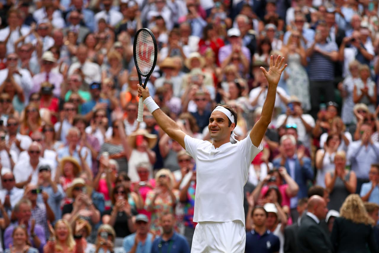 EL suizo ganó su octavo título en el pasto sagrado de Wimbledon, récord sin precedentes.