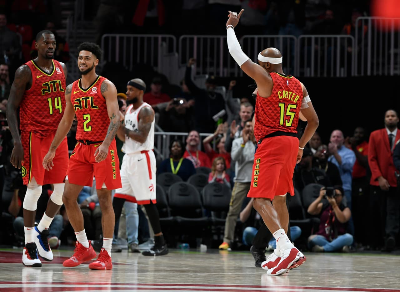 En medio de la derrota de los Hawks (3-15) Vince Carter ascendió al puesto 22 entre los mejores anotadores de la NBA al superar la barrera de los 25 mil puntos y desbancar a Jerry West.