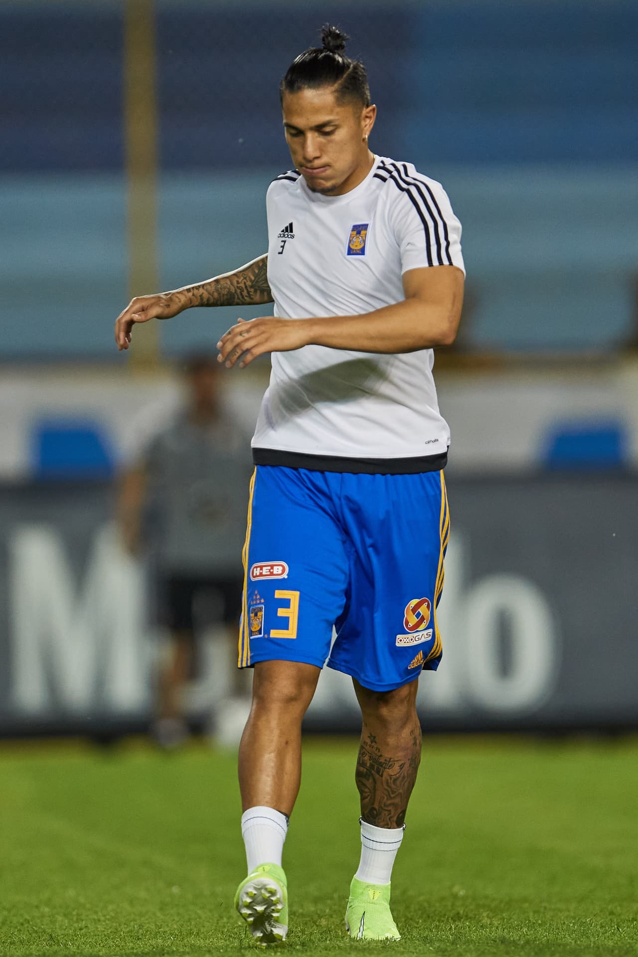 Carlos Salcedo sufre robo a mano armada