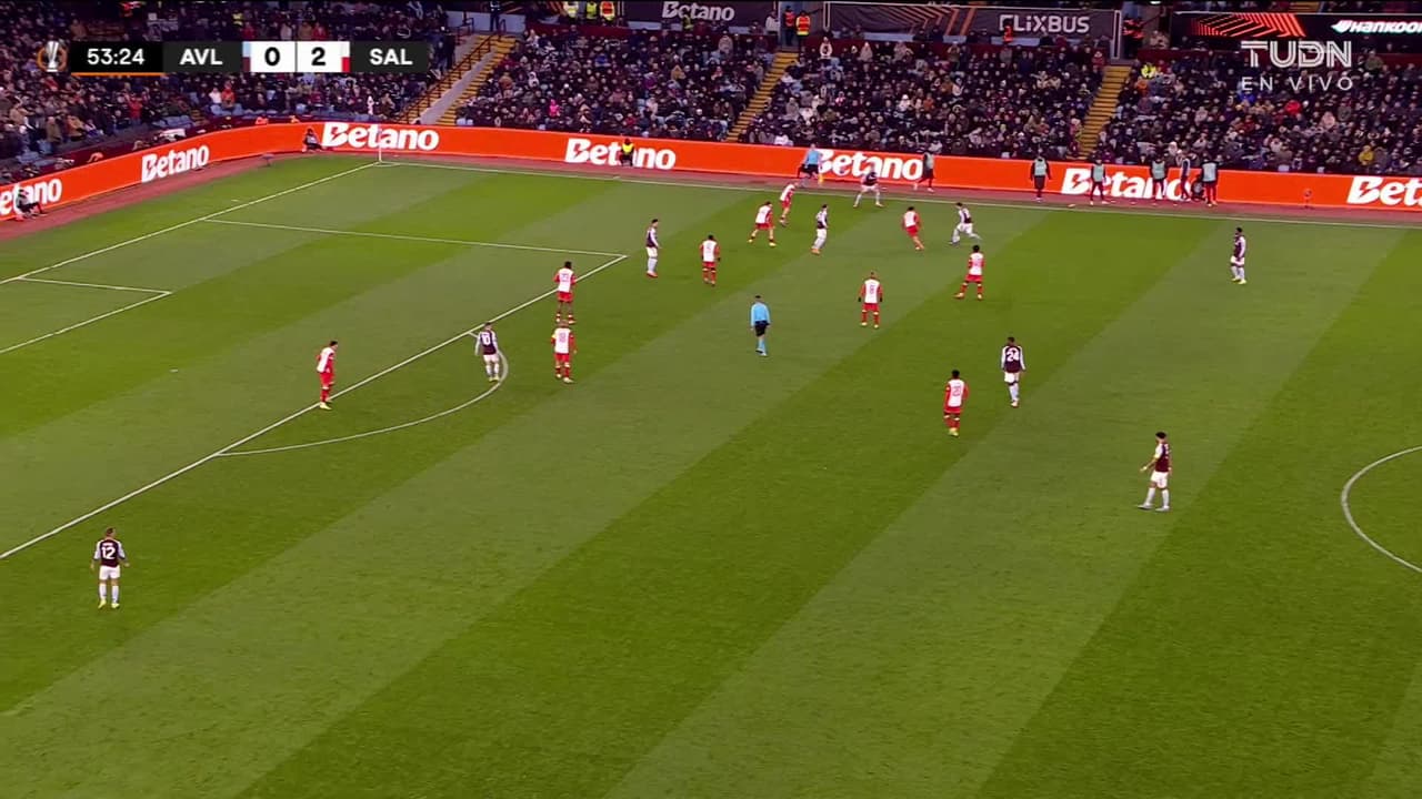 ¡TIRO ATAJADO! disparo por Emiliano Buendía.