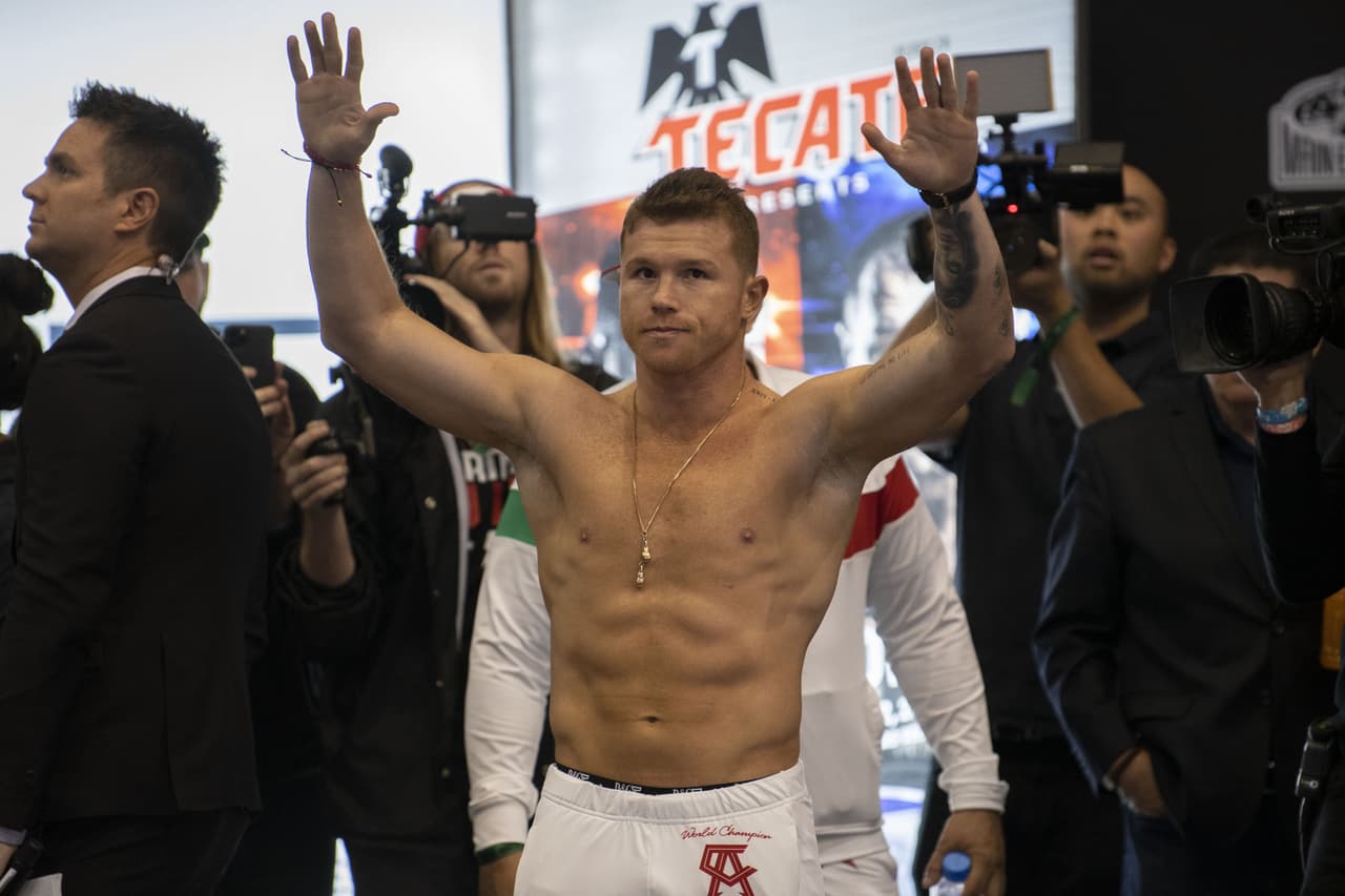 Kovalev se subió a la báscula y superó el peso pactado pero 'Canelo' Álvarez está dispuesto a pelear.