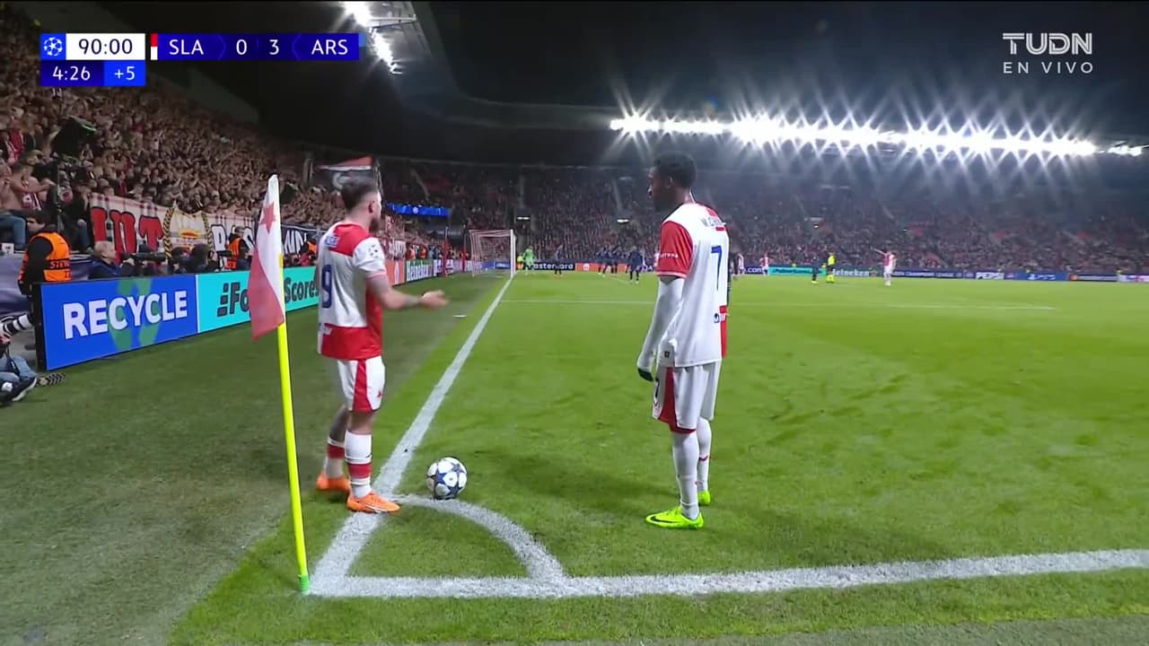 ¡TIRO ATAJADO! disparo por Youssoupha Mbodji.