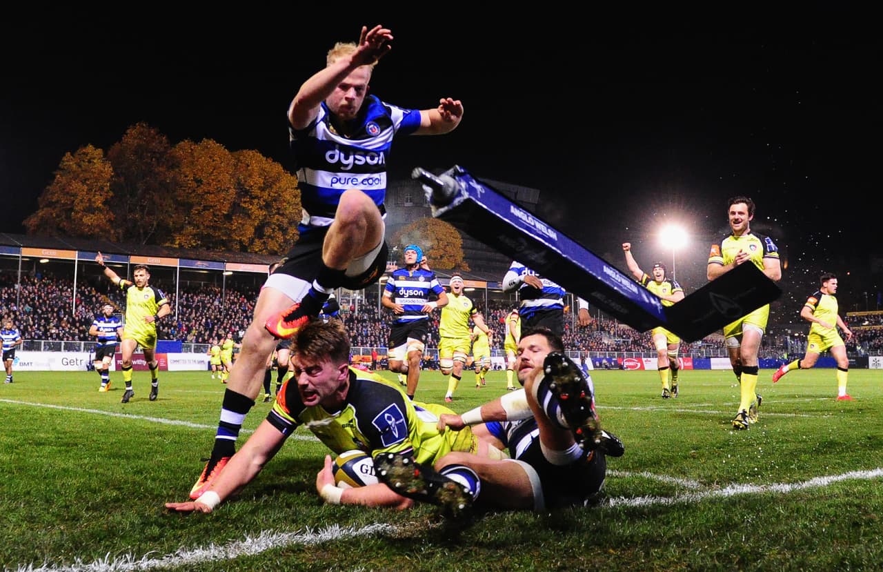 Ni Bath Rugby ni Leicester Tigers decepcionaron y dieron lo mejor de sí mismos dentro del terreno. El rugby siempre es un espectáculo lleno de energia y sacrificio. Acá, George Catchpole anotó para Leicester, que fue visitante.