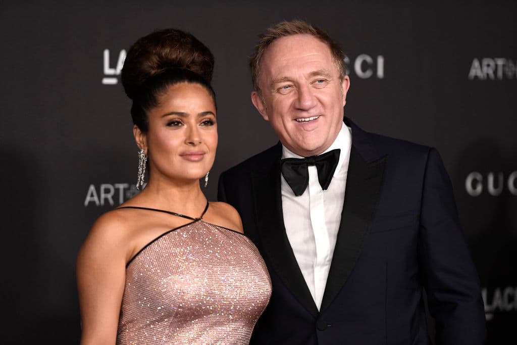 Su esposa, la actriz mexicana Salma Hayek, también ayuda en la administración del equipo.