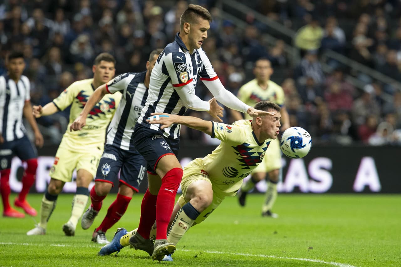 Conforme transcurrieron los minutos el equipo local se mostró desesperado.