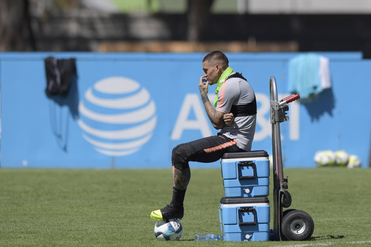 Nico Castillo sufre una ruptura del tendón del recto femoral. Será operado; aún se desconoce el tiempo de recuperación.