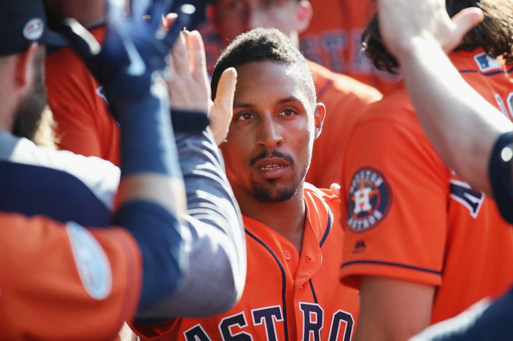 José Altuve pegó roletazo al cuadro que empujó a Tony Kemp para igualar el juego 2-2 en la séptima entrada.