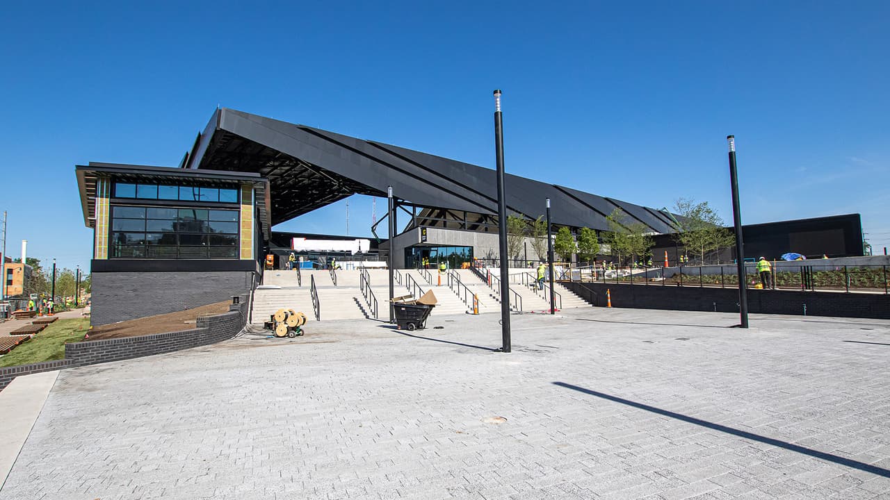 Con accesos amplios y espaciosos.