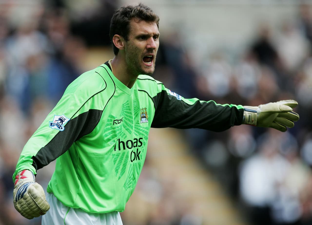 Aunque se perdió el primer juego de Alemania 2006, 
<b>Andreas Isaksson </b>fue el dueño del arco de Suecia en dicha Copa. Su rendimiento le sivió para saltar del 
<b>Rennes al Manchester City. </b>Allí estuvo dos años sin brillar por varias lesiones y el buen momento de sus compañeros.