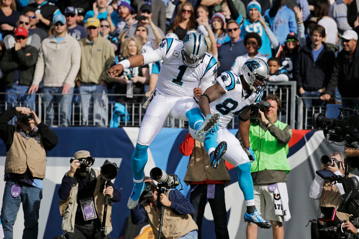Cam Newton llevó a sus Panthers a mantenerse invictos al superar a los Titans 27-10.