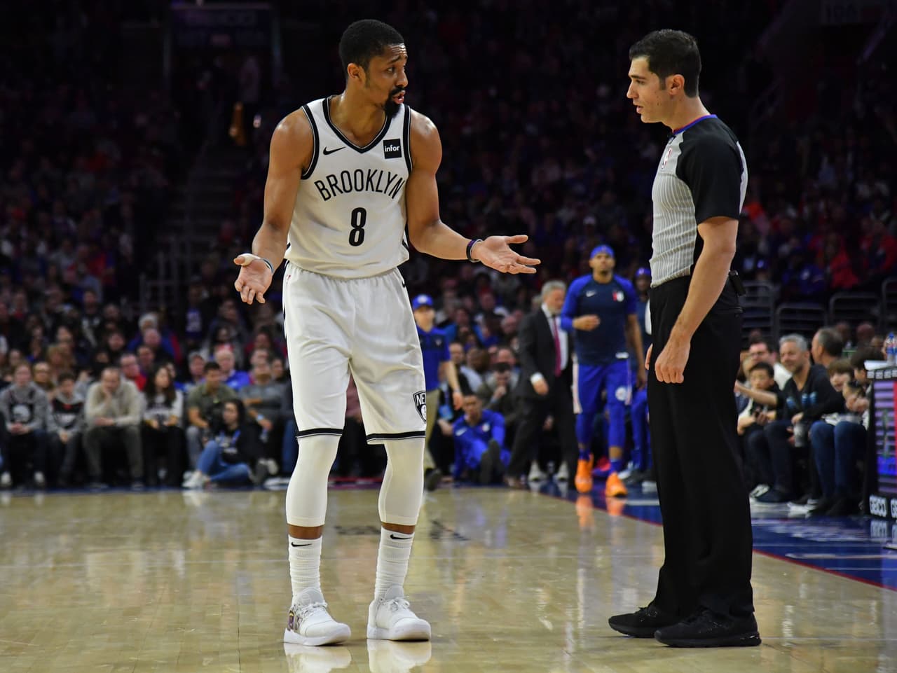 <b>BROOKLYN 110-123 PHILADELPHIA</b>. Los Nets (38-38) sufrieron un duro revés en medio de su batalla por hacerse con una plaza para los Playoffs en la Conferencia del Este a costa de unos inspirados Sixers (48-27).