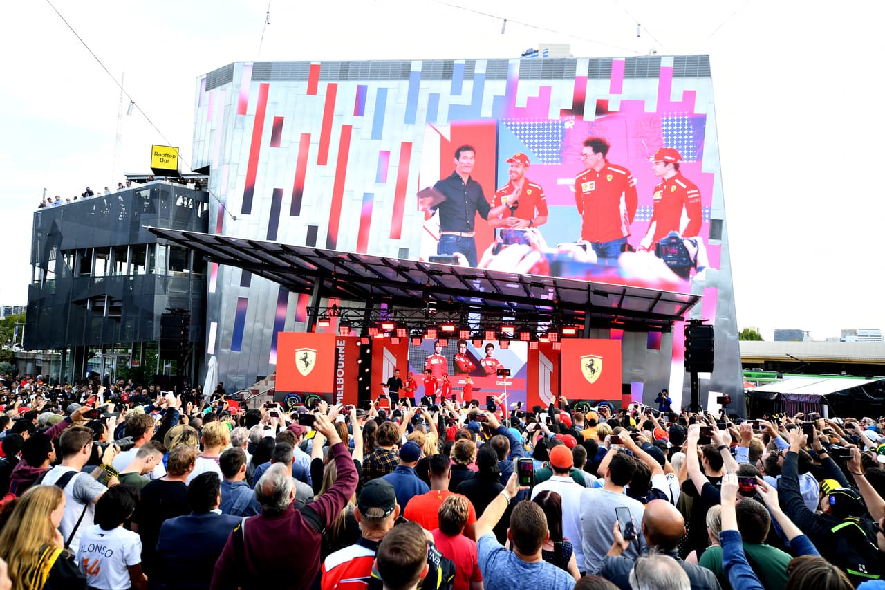 Este fin de semana la Fórmula 1 iniciará una nueva temporada en el Gran Premio de Melbourne por lo que este miércoles se realizó la presentación de los equipos con un evento multitudinario en el circuito al que pudieron asistir los fanáticos locales que querían estar cerca de las grandes figuras del campeonato.