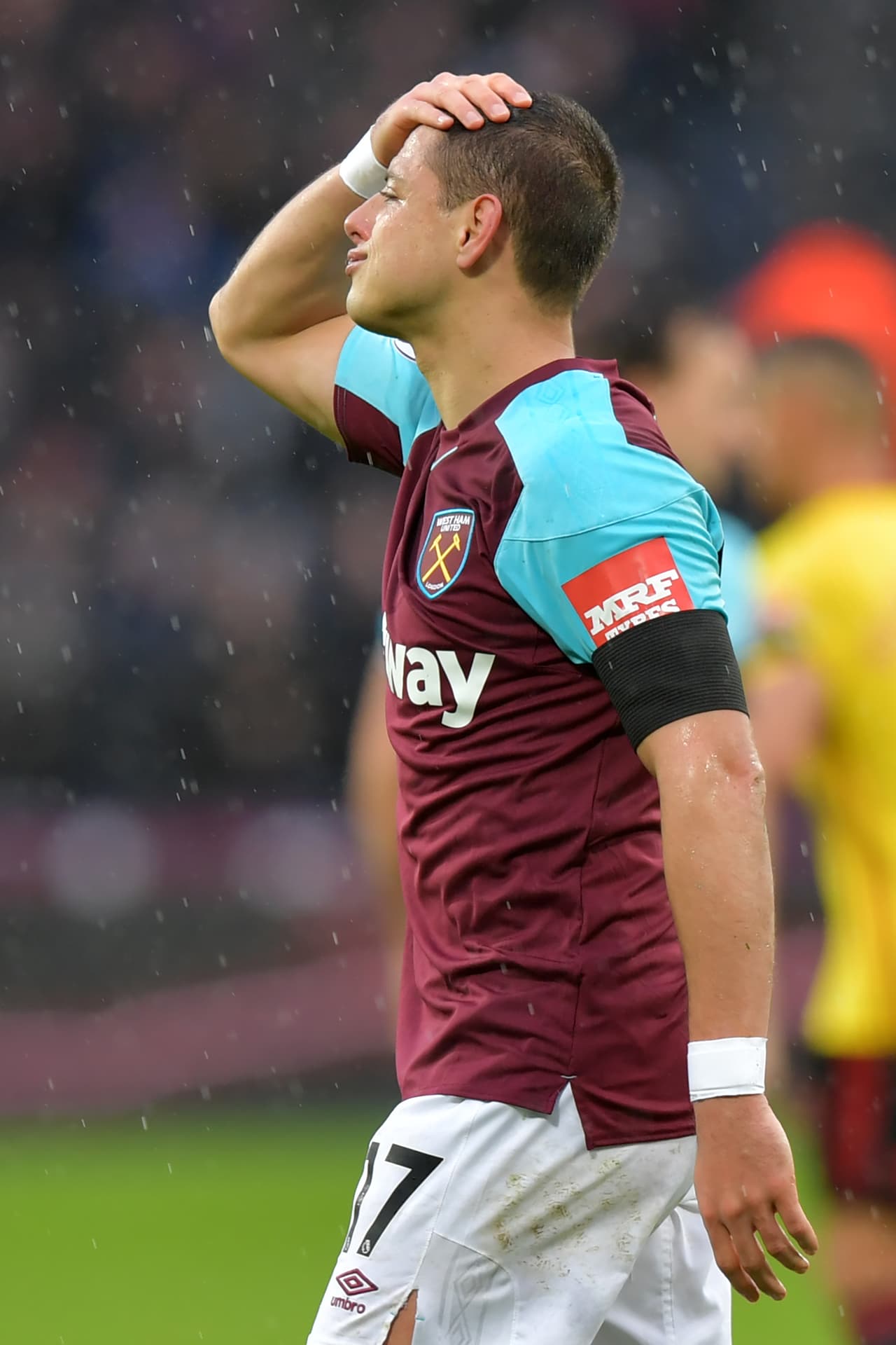 Un momento crítico se presentó con la llegada de David Moyes a la dirección técnica y la repetida ausencia de Hernández con un técnico que ya lo había relegado en Manchester United.