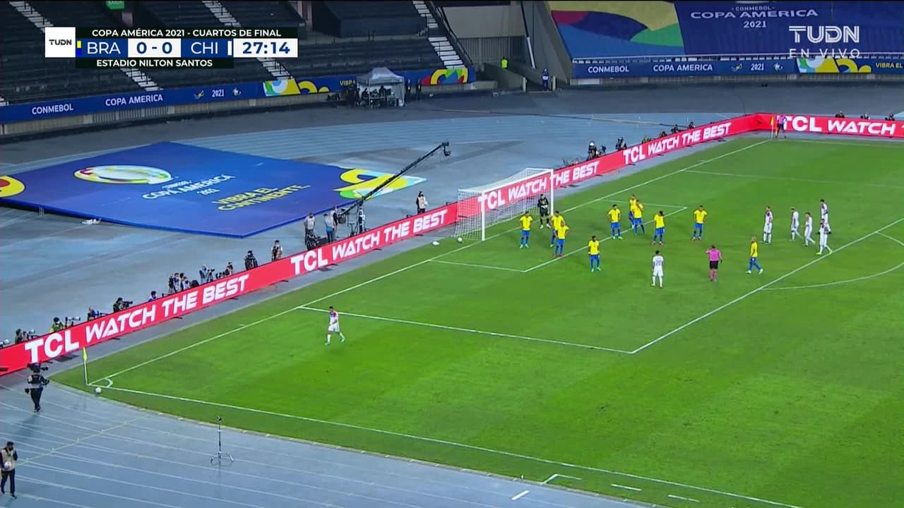 ¡TIRO ATAJADO! disparo por Eduardo Vargas.