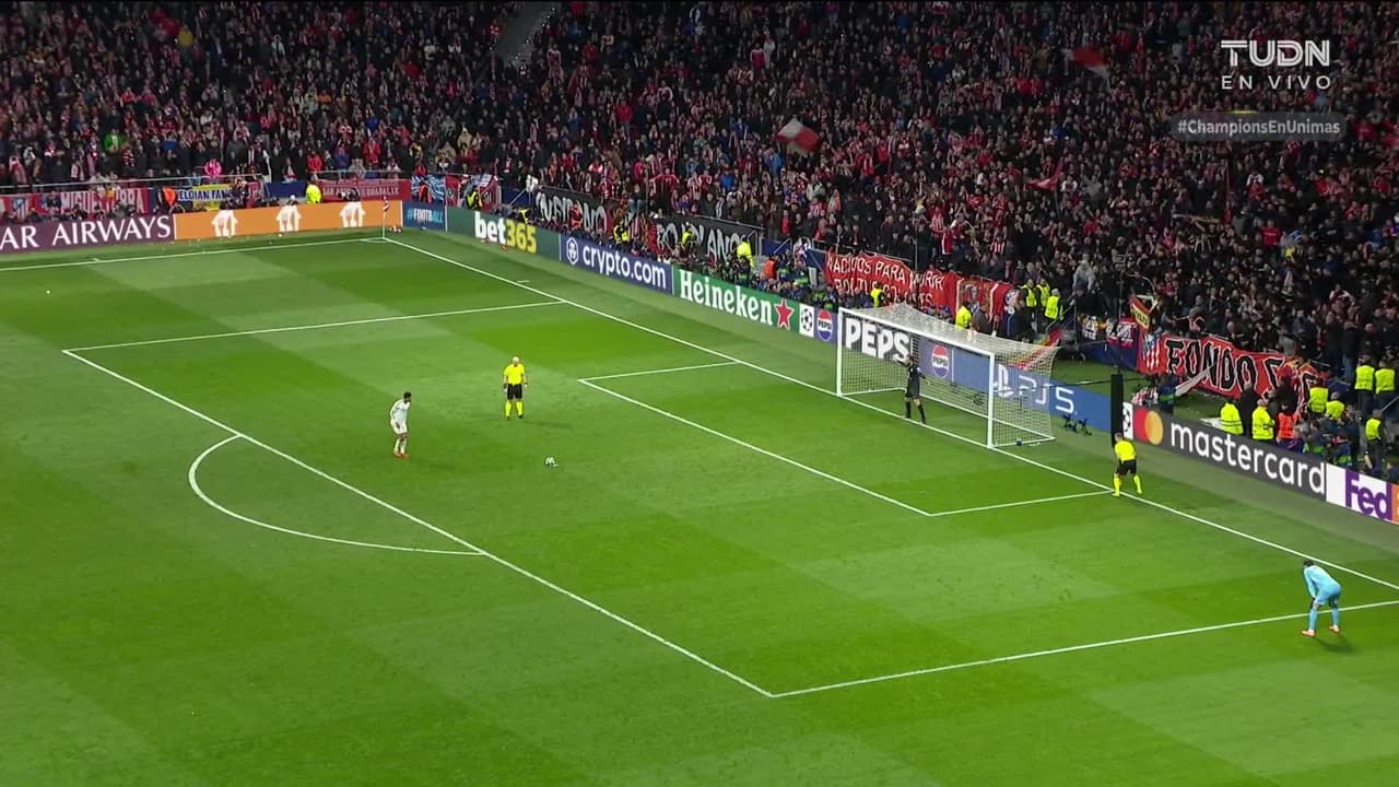 ¡GOL!  anota para Real Madrid. Jude Bellingham