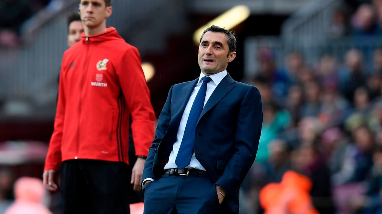 Barcelona's Spanish coach Ernesto Valverde gestures during the Spanish league football match FC Barcelona against Club Atletico de Madrid at the Camp Nou stadium in Barcelona on March 04, 2018. / AFP PHOTO / LLUIS GENE (Photo credit should read LLUIS GENE/AFP/Getty Images)