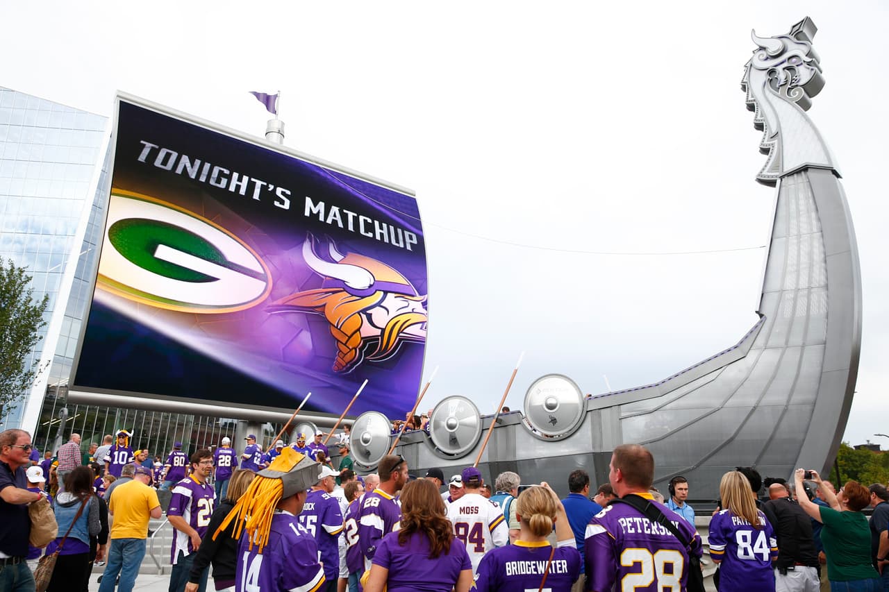 Los Vikings estrenaron estadio.